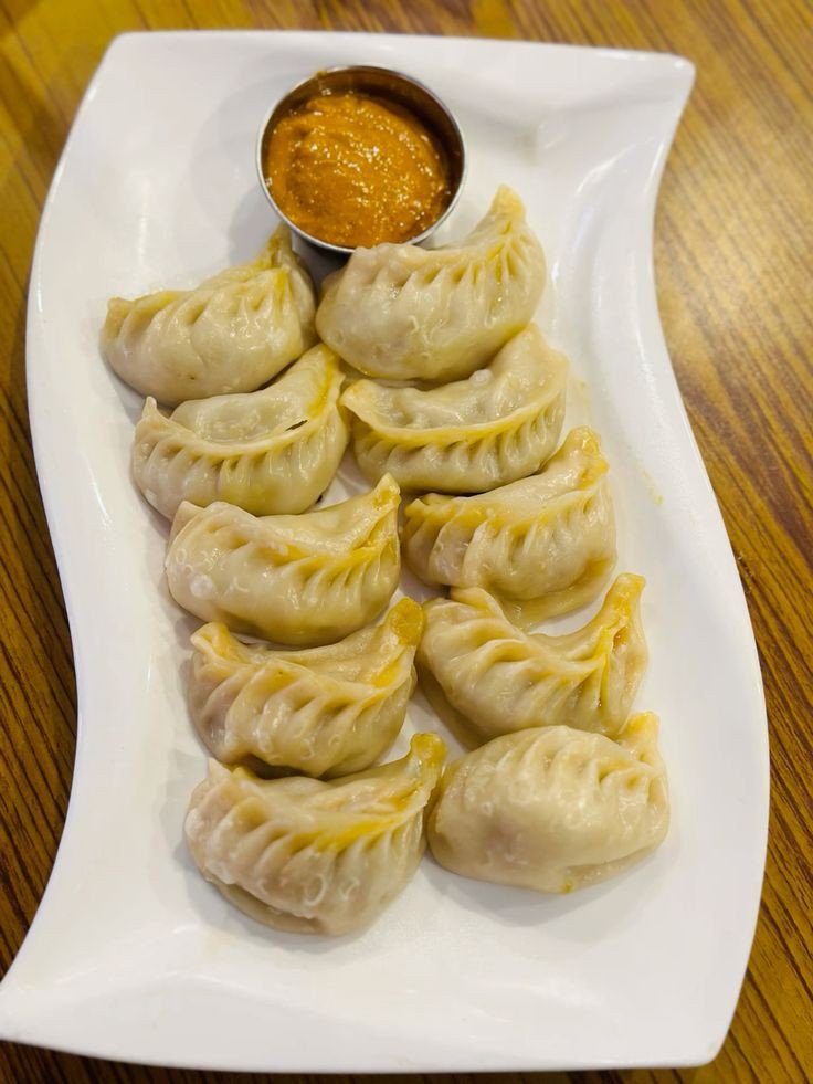 10 pic chicken momo with spicy peanuts sauce